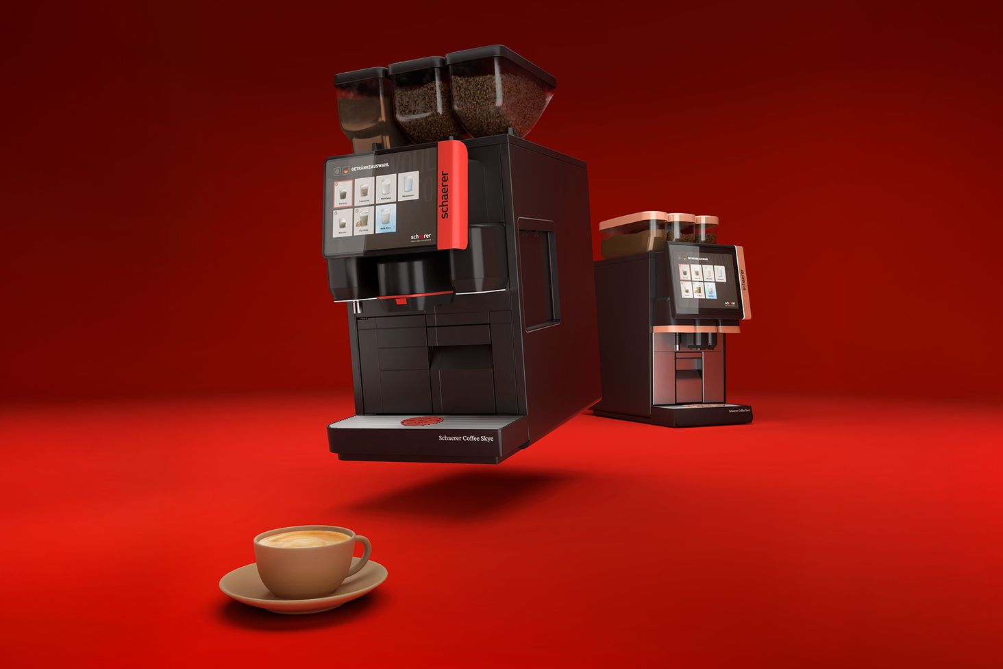 Seitliche Ansicht einer scheinbar schwebenden Schaerer Coffee Skye Maschine über einer Kaffeetasse, im Hintergrund Schaerer Coffee Soul, dramatische Inszenierung auf rotem Hintergrund.